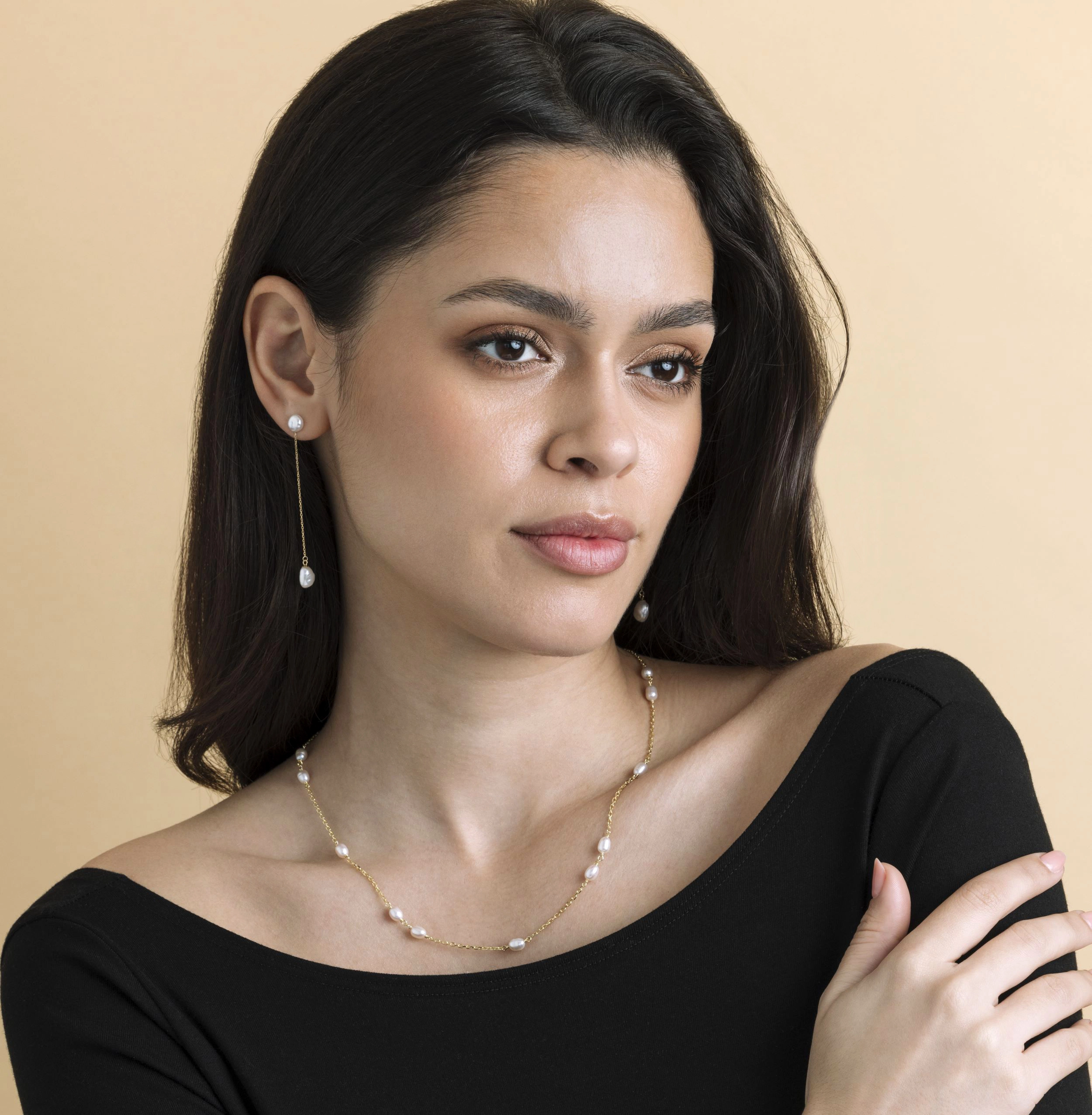 White Freshwater Pearl Tincup Anna Necklace